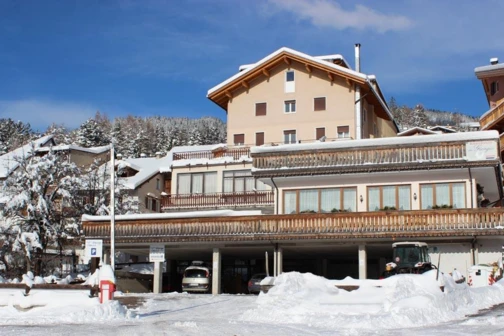 HOTEL FOUR SEASONS ***